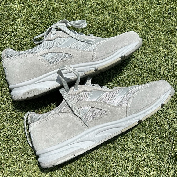 Like New SAS Women’s Tour Mesh Lace Up Sneaker, Size 6.5 WW, Dust Color - Picture 10 of 12